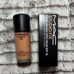 MAC Cosmetics Studio Fix Fluid Foundation SPF 15 - C5